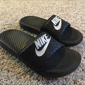 nike athletic sandals