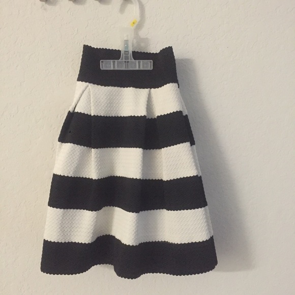 Women popcorn strip skirt