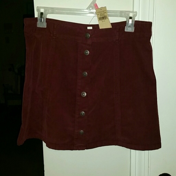 AEO burgundy corduroy mini-size 10