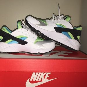 Nike Trendy Huarache Sneakers. Worn once