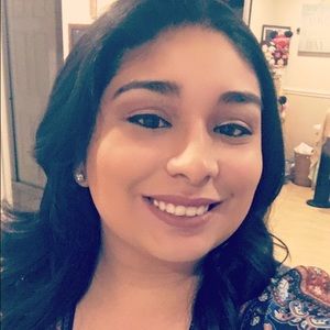 Meet your Posher, Steph