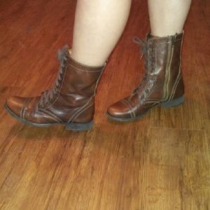 Like new Steve Madden combat boots