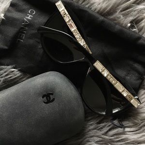 Cat eye bijou Polarized CHANEL sunglasses