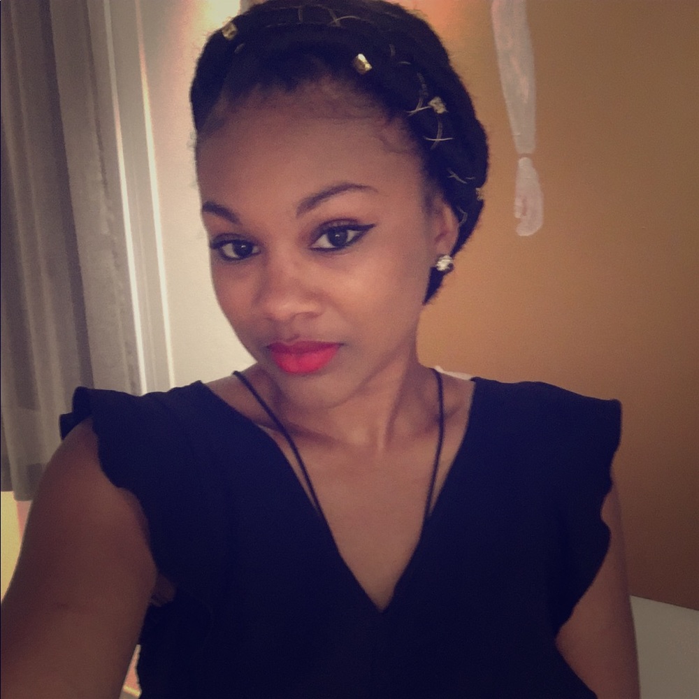 Meet your Posher, Danielle