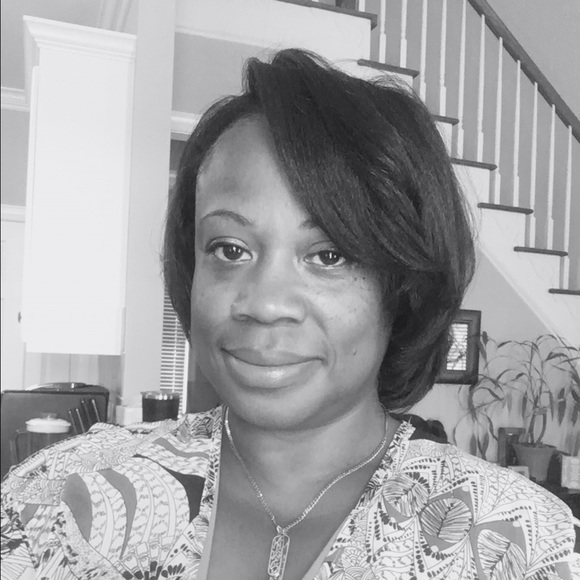 Meet your Posher, Cynthia - Picture 1 of 1