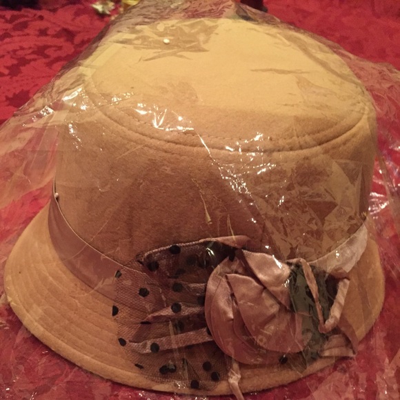 NWT Tan cloche hat