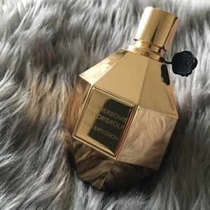 Flower BOMB viktor & rolf perfume