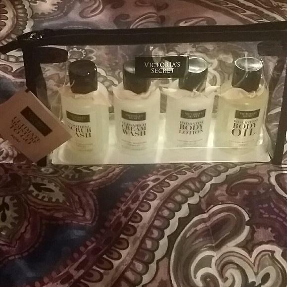 Victoria's Secret Acai Ultimate Moisture To Go Set