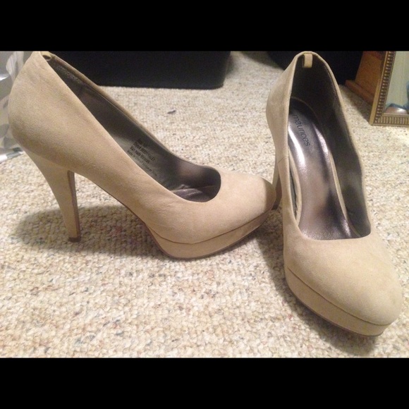 Never worn! Beige heels