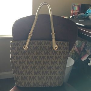 🎀 Michael Kors Jet Set Tote 🎀