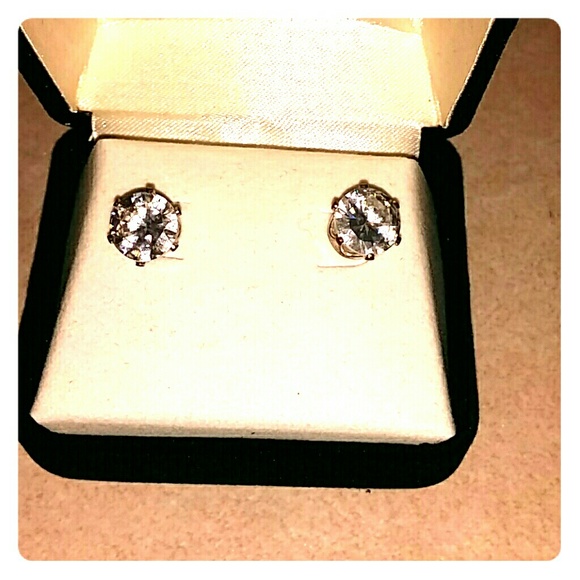 Diamond earrings - Picture 1 of 1