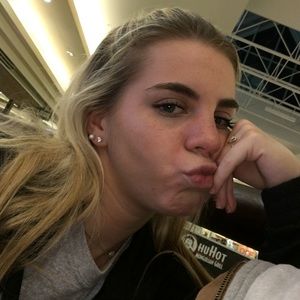 Meet your Posher, Devin