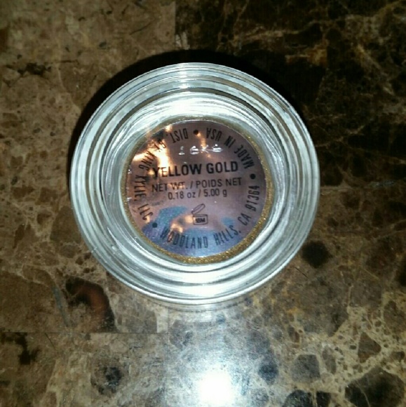 Kylie YELLOW GOLD Holiday Edition Creme Shadow - Picture 2 of 4