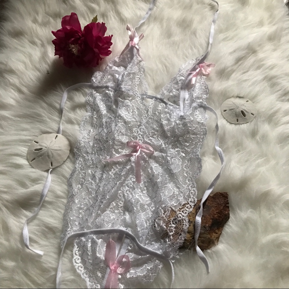 NEW💓 White Pink Lace Lingerie Pacsun