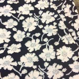ANN TAYLOR floral signature chino shorts like new