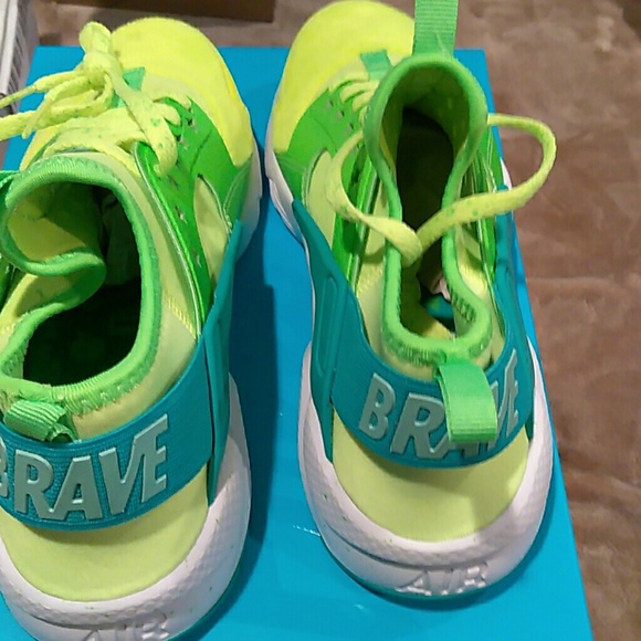 Wmns Air Huarache run Doernbecher. - Picture 2 of 4