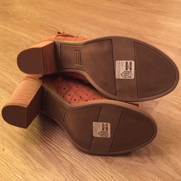 TOMS majorica peep toe fringe boot, NWT! - Picture 3 of 4