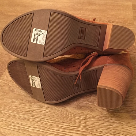 TOMS majorica peep toe fringe boot, NWT! - Picture 4 of 4