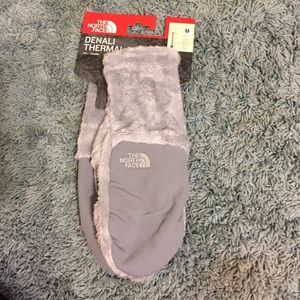 North face winter gloves