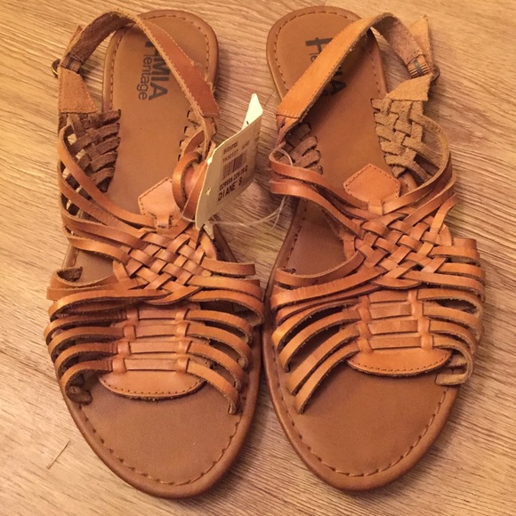 Mia heritage Budapest sandals, size 8.5, NWT! - Picture 2 of 4