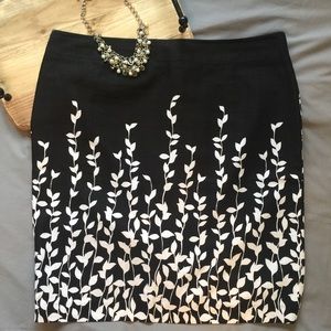 EUC Ann Taylor 100% Cotton Pencil Skirt
