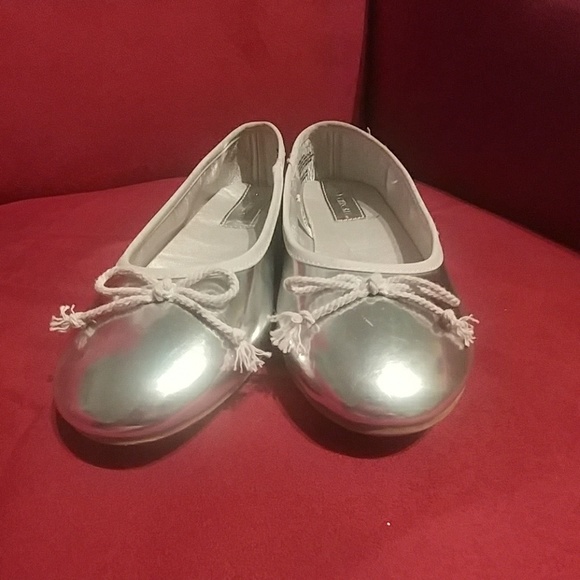 Silver shoes - Picture 1 of 4