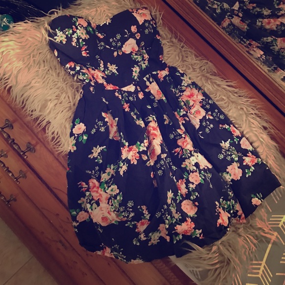 Floral pattern strapless sundress