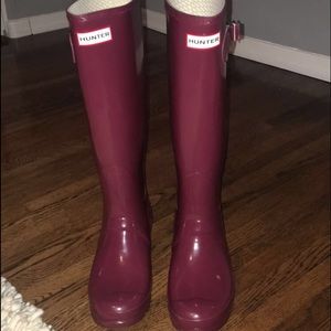 Hunter Original Tall Rain Boots in burgundy/plum
