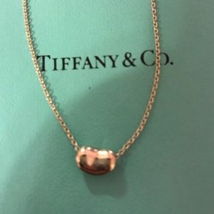Bean pendant necklace