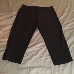 Nike youth XL fro-fit capri leggings