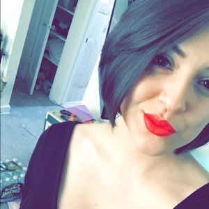 Meet your Posher, Clarissa