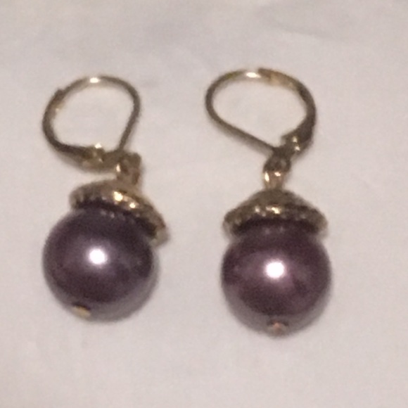Large faux Tahitian Pearl earrings in gray.