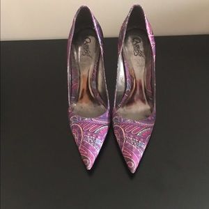 Carlos Santana Pumps