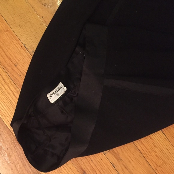 Vintage CHANEL Pencil Skirt - Picture 2 of 4