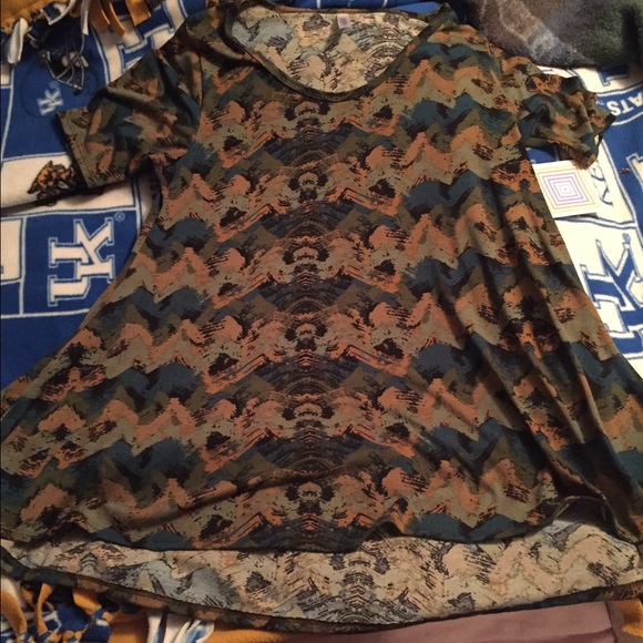 LULAROE PERFECT TEE