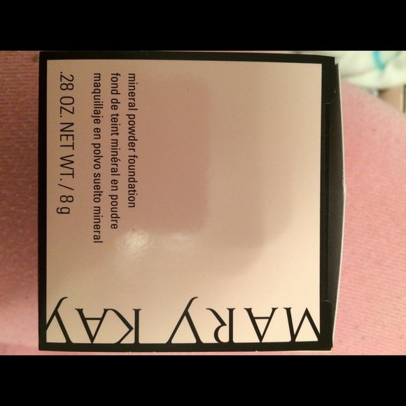 MaryKay mineral powder foundation