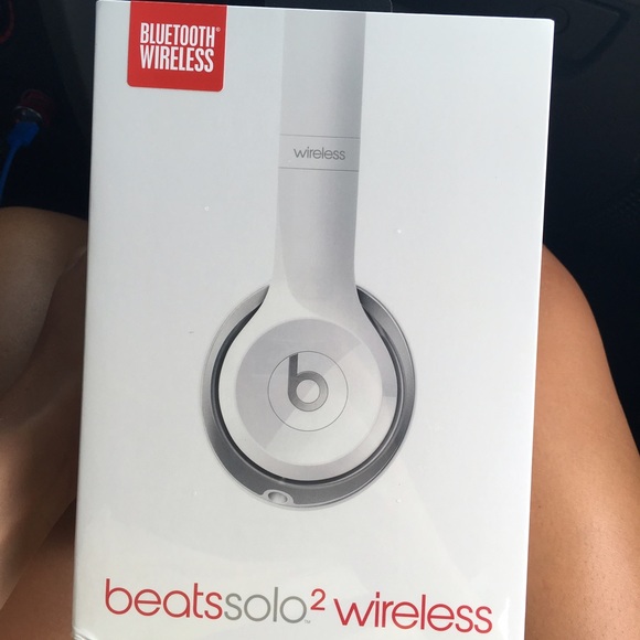BEATS WIRELESS HEADPHONES - Picture 1 of 3