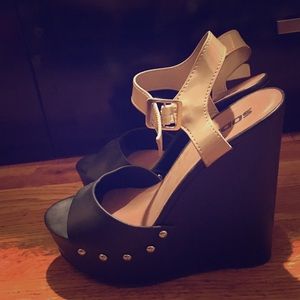 Soda nude and black platform wedge!
