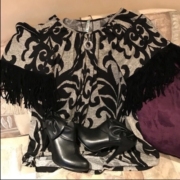 Final โฌ๏ธSmall! Faux Suede Red & Gray Brocade Top - Picture 3 of 4