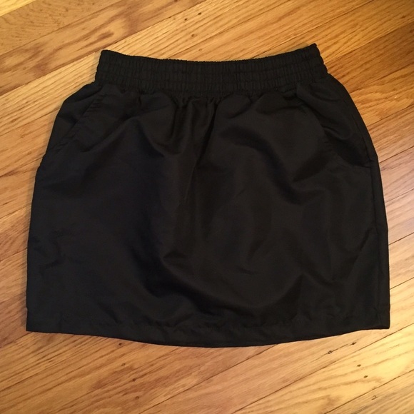 :american apparel: black satiny skirt - Picture 1 of 4