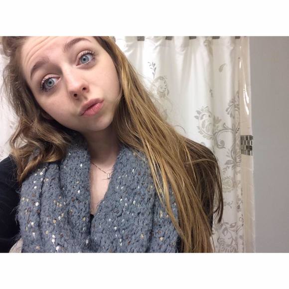 Meet your Posher, Cecelia - Picture 1 of 1