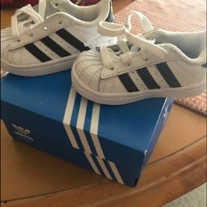 Toddler adidas superstar