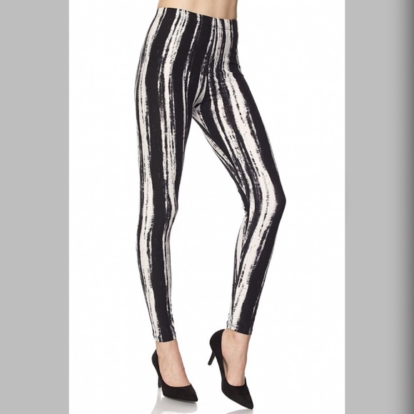 Soft brushed material leggings! 😊 - Picture 2 of 3