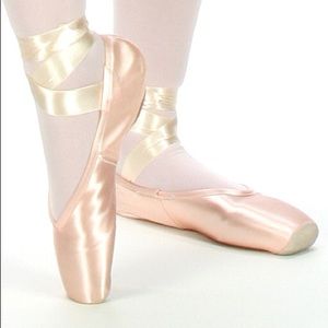 Gaynor Minden Pointe Shoes