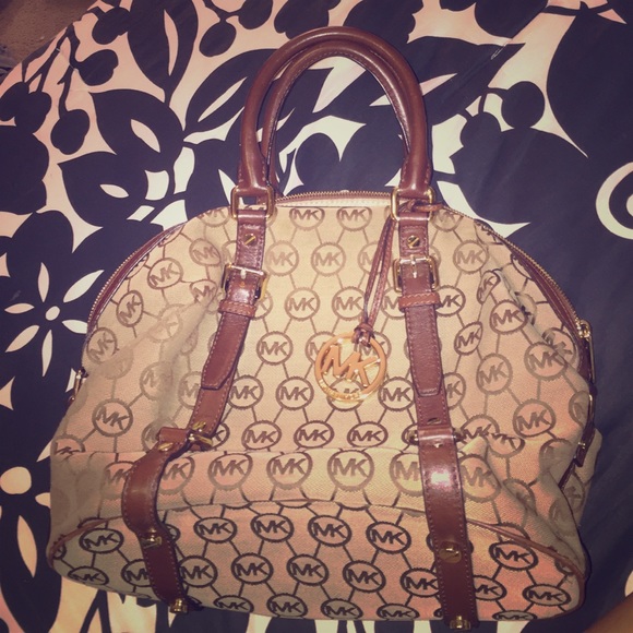 Michael Kors brown purse ( barely worn)