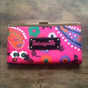 🤑Betsey Johnson Clutch