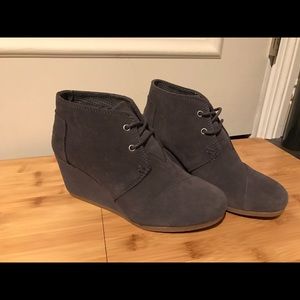 Toms 'desert' booties