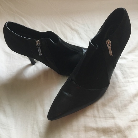 GUESS black leather heeled booties - Picture 2 of 5