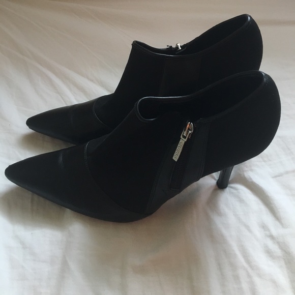 GUESS black leather heeled booties - Picture 3 of 5