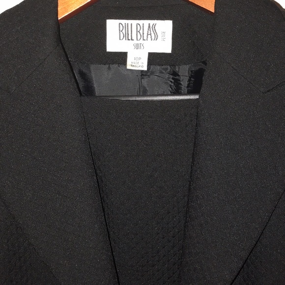 Bill Blass suit size 10 petite. I love ❤️ this.